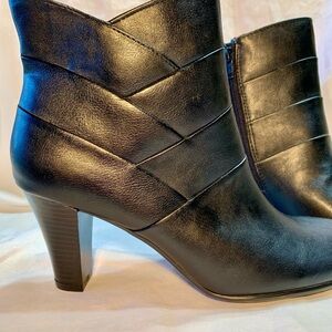 Aerosoles A2 New Women Zipper Black Leather Herringbone Ankle Boot Heels sz 9.5M